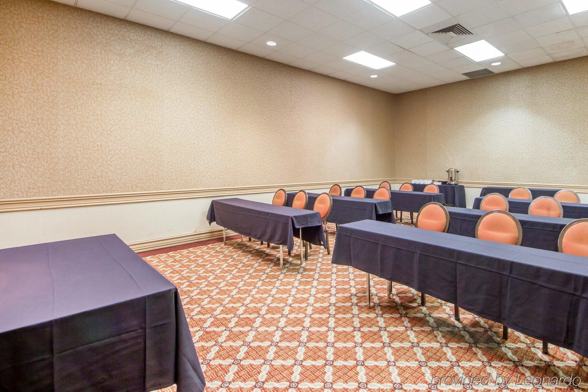 Clarion Inn Tulsa International Airport المظهر الخارجي الصورة