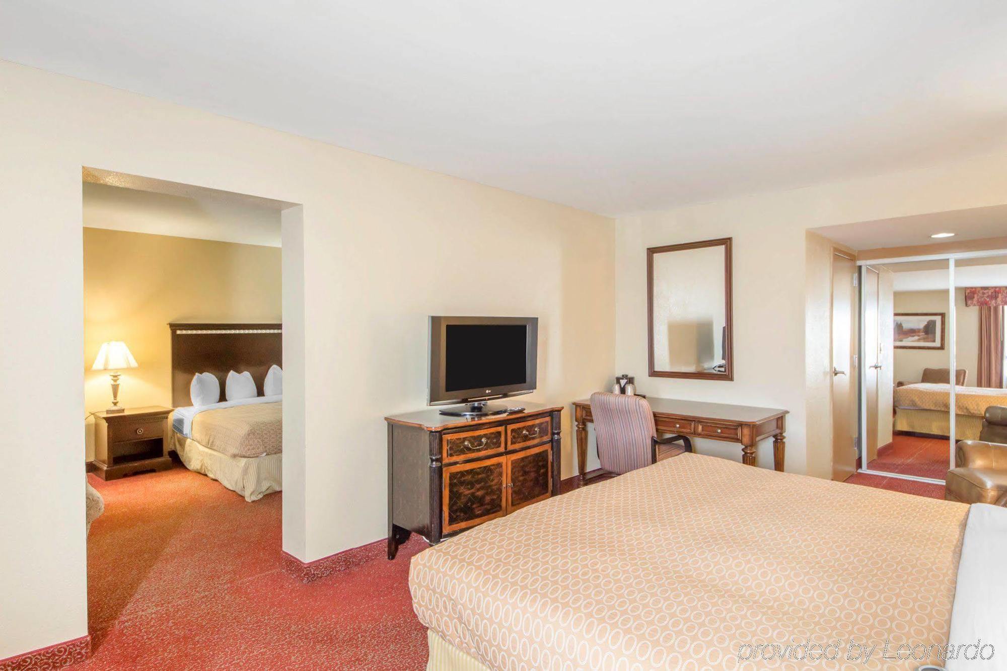 Clarion Inn Tulsa International Airport المظهر الخارجي الصورة